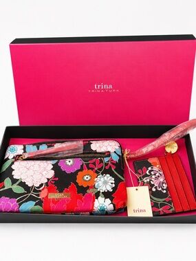 NWT Trina Turk Floral Wristlet & Card Holder Set Black Multi Wallet